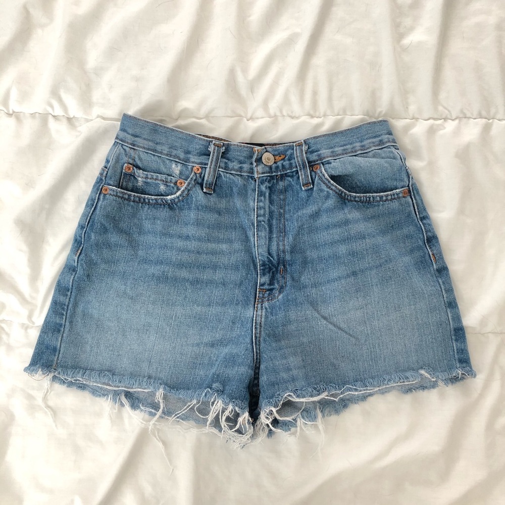 BDG Girlfriend High Rise Denim Shorts Size 28